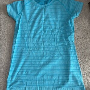 lululemon athletica Aqua Swifty Tech Size 12 - Measurements in Pictures